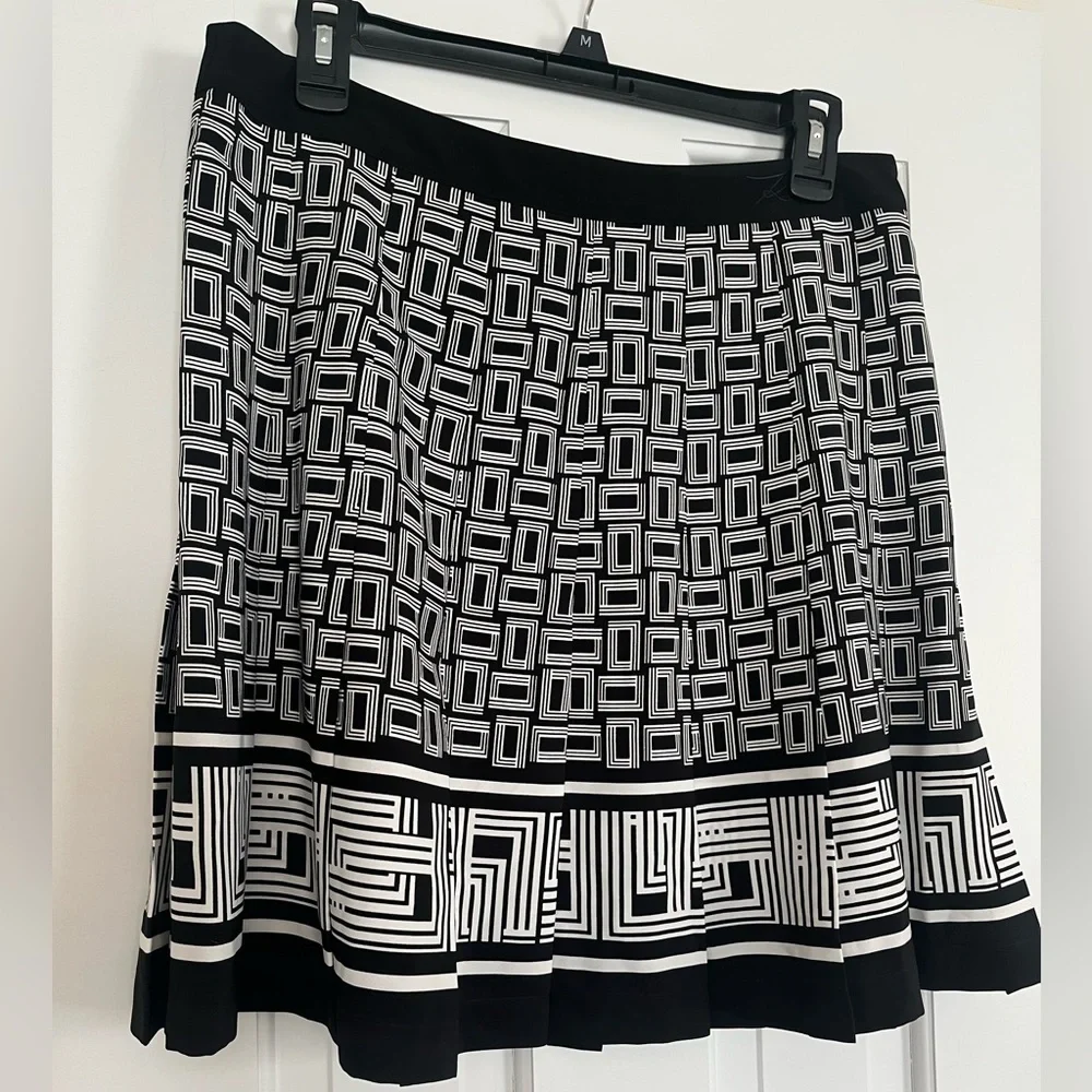 Karl Lagerfeld Black White Geometric Lightweight Pleated Mini Skirt,Women’s Sz 6 - Picture 4 of 16